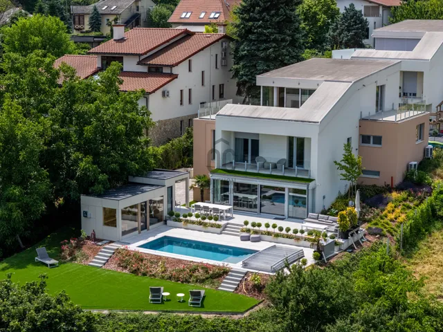 Eladó ház Budapest III. kerület, Testvérhegy 187 nm