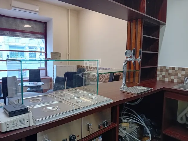 Eladó kereskedelmi és ipari ingatlan Budapest VIII. kerület, Corvin negyed 37 nm