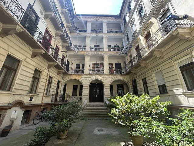 Eladó lakás Budapest VI. kerület 65 nm