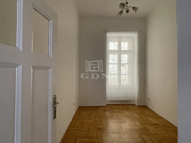 Eladó lakás Budapest V. kerület, Belváros, Veres Pálné 56 nm