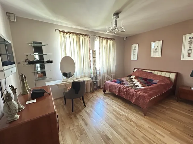 Eladó lakás Budapest II. kerület 156 nm