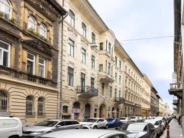 Eladó lakás Budapest VI. kerület, Nagykörúton belüli terület 22 nm