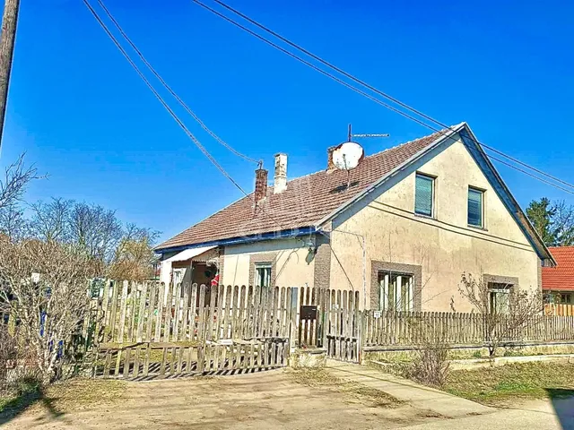 Eladó ház Szentlőrinckáta 204 nm