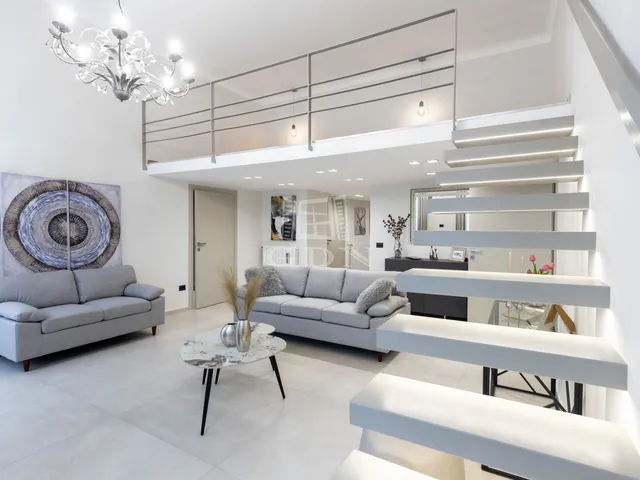 Eladó lakás Budapest VI. kerület, Nagykörúton belüli terület 106 nm