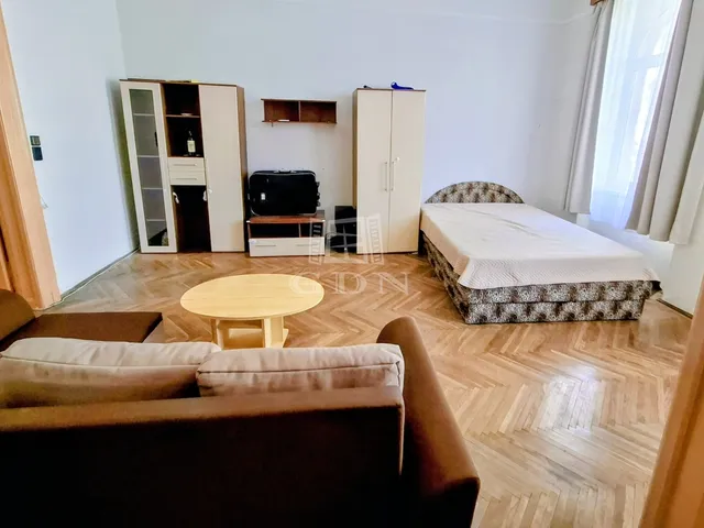 Eladó lakás Budapest VI. kerület, Nagykörúton kívüli terület, Vörösmarty utca 70 nm