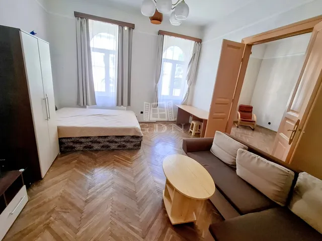 Eladó lakás Budapest VI. kerület, Nagykörúton kívüli terület, Vörösmarty utca 70 nm