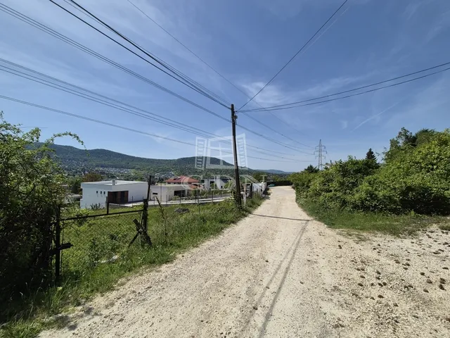 Eladó telek Budapest III. kerület, Aranyhegy 1600 nm