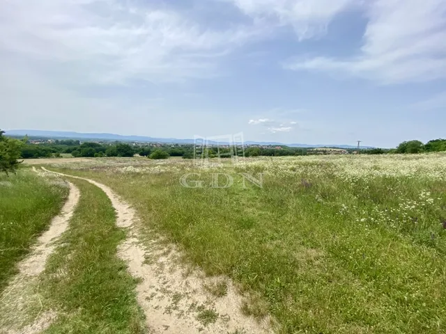 Eladó telek Fót 1152 nm