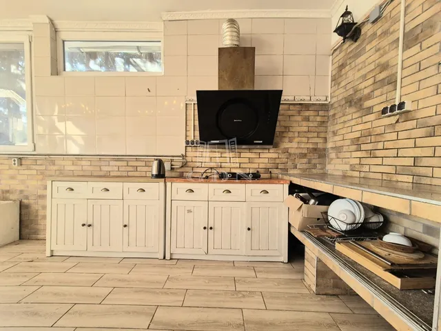 Eladó ház Budapest XVI. kerület 750 nm