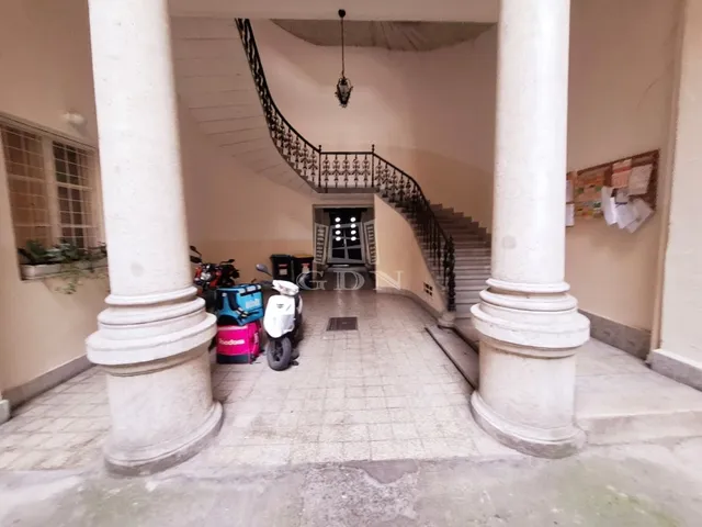 Eladó kereskedelmi és ipari ingatlan Budapest VI. kerület 200 nm