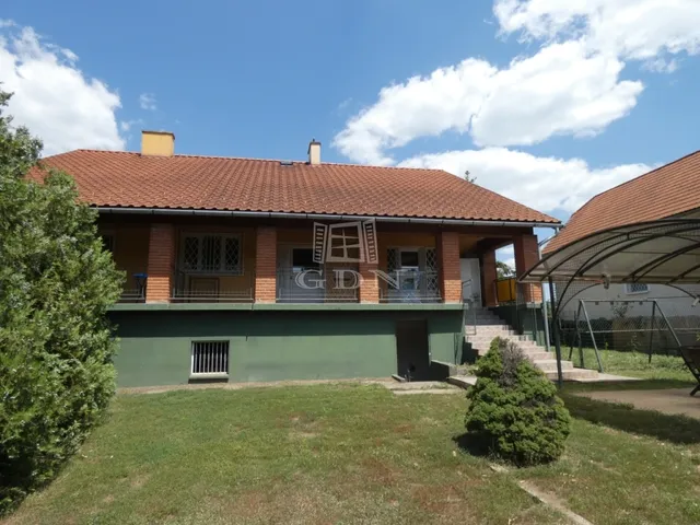Eladó kereskedelmi és ipari ingatlan Szada 210 nm