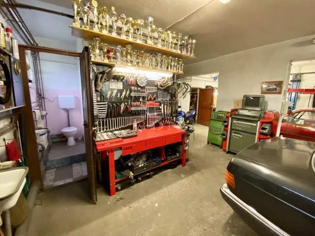 Eladó kereskedelmi és ipari ingatlan Szada 210 nm