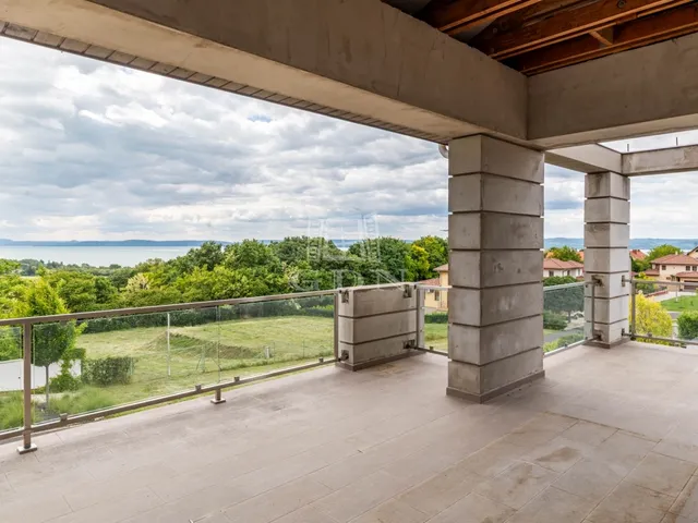 Eladó nyaraló Balatonföldvár, Magaspart 447 nm