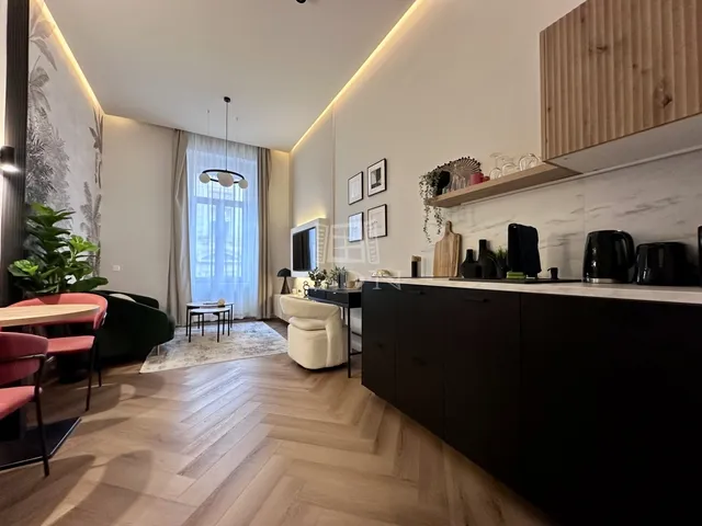 Eladó lakás Budapest VI. kerület 32 nm