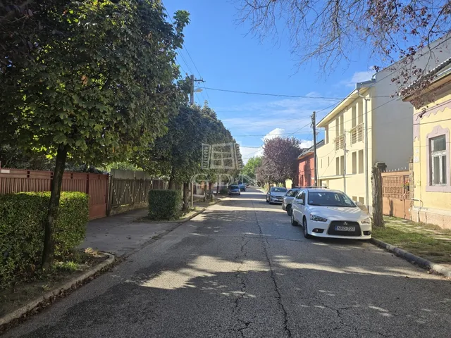 Eladó ház Budapest XV. kerület, Rákospalota 330 nm