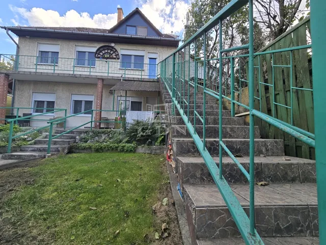 Eladó ház Budapest XV. kerület, Rákospalota 330 nm