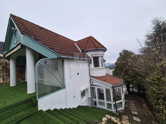 Eladó ház Budapest II. kerület 235 nm