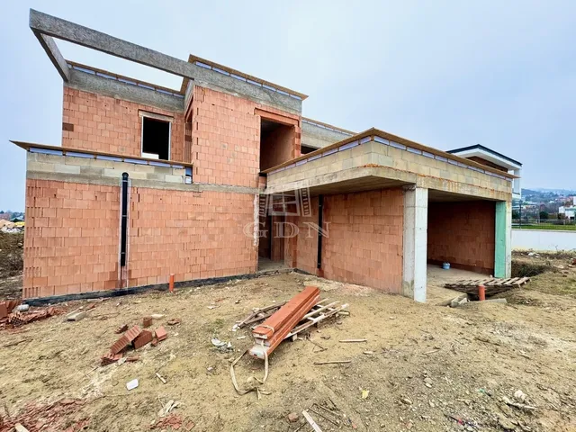 Eladó ház Budapest XI. kerület, Madárhegy 266 nm