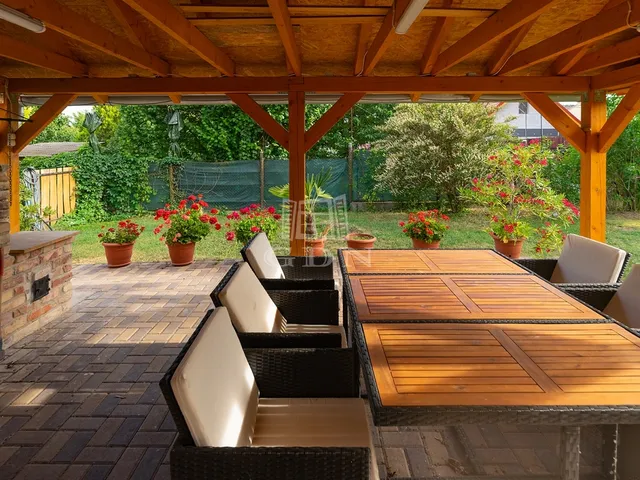 Eladó ház Budapest III. kerület, Békásmegyer-Ófalu 207 nm