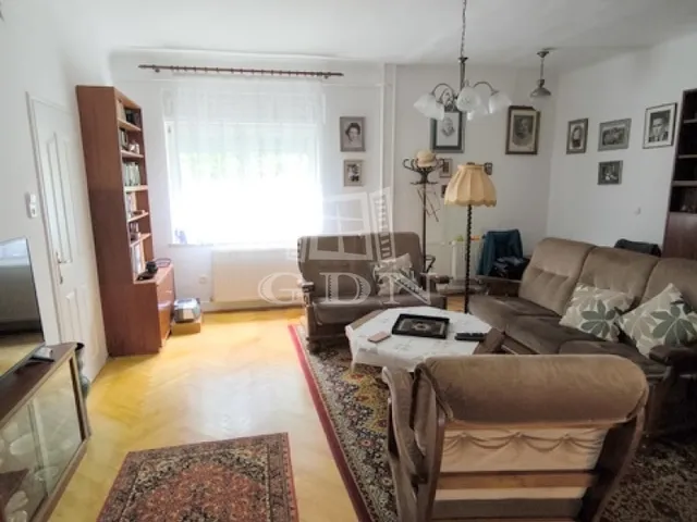 Eladó ház Budapest XI. kerület, Pösingermajor 272 nm