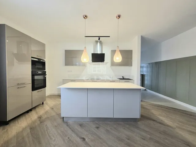 Eladó ház Pécel 200 nm