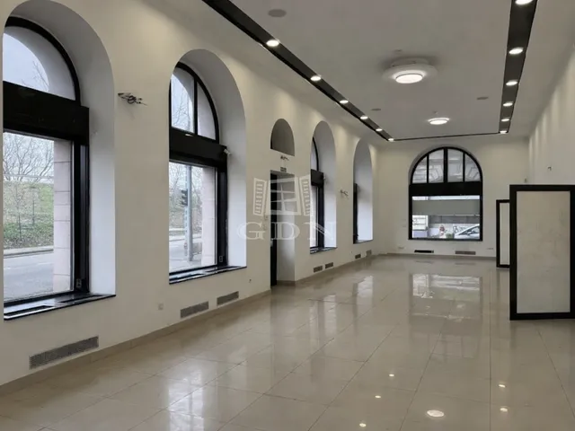 Eladó kereskedelmi és ipari ingatlan Budapest VI. kerület 331 nm