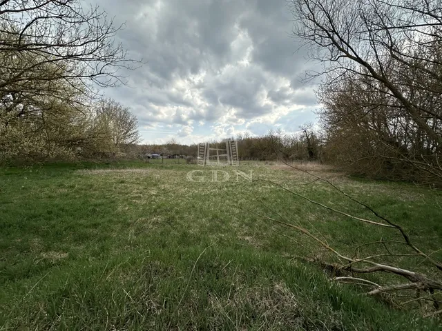 Eladó telek Fót 3000 nm