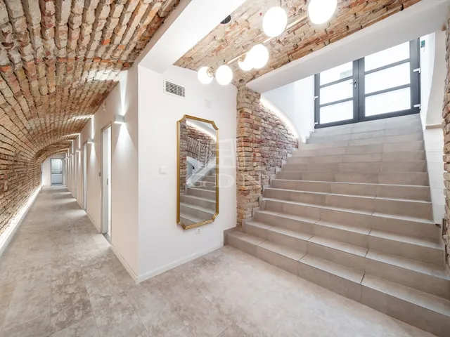 Eladó kereskedelmi és ipari ingatlan Budapest VI. kerület 252 nm