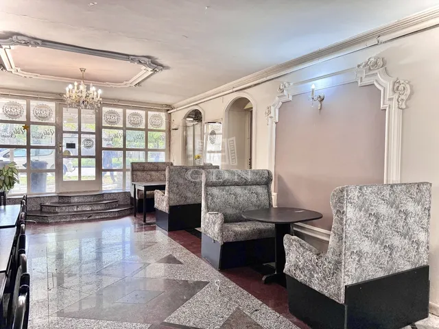 Kiadó kereskedelmi és ipari ingatlan Budapest XVI. kerület, Rákosszentmihály 190 nm