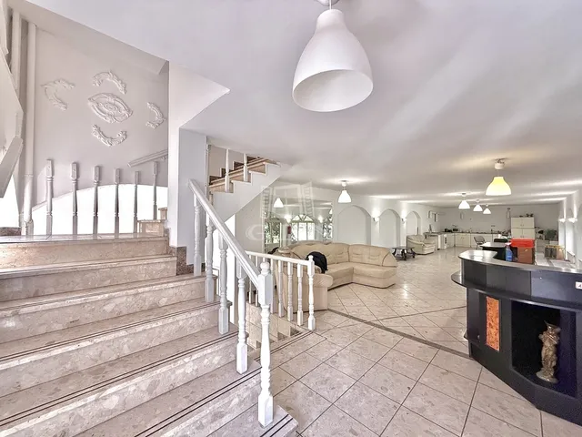 Kiadó kereskedelmi és ipari ingatlan Budapest XVI. kerület, Rákosszentmihály 800 nm