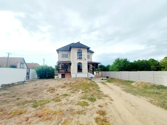 Eladó ház Tóalmás 208 nm