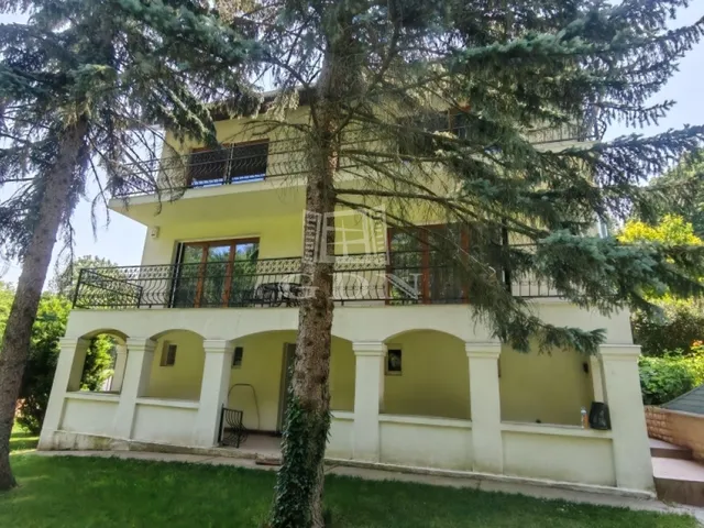 Kiadó ház Budapest II. kerület, Hűvösvölgy 301 nm