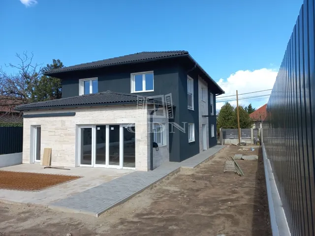 Eladó ház Dunaharaszti, Petőfitelep 240 nm
