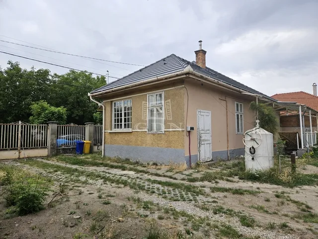 Kiadó kereskedelmi és ipari ingatlan Dunaharaszti, Óváros 140 nm