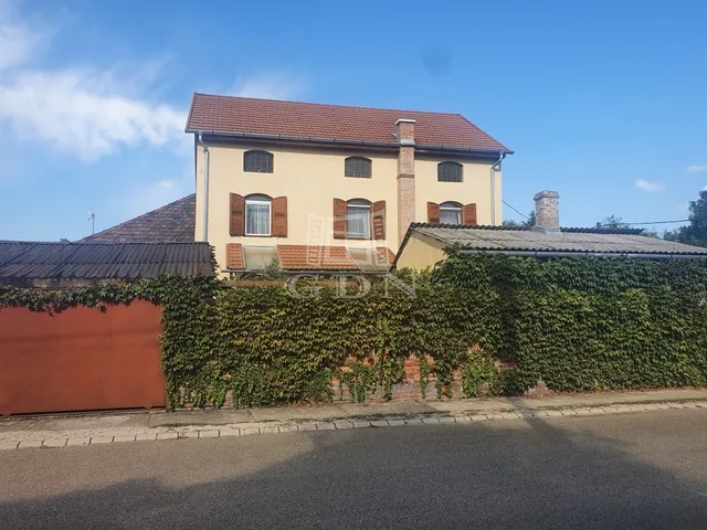 Eladó ház Dunaharaszti, Óváros 232 nm