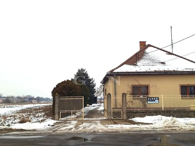 Eladó kereskedelmi és ipari ingatlan Szigetszentmiklós 161 nm