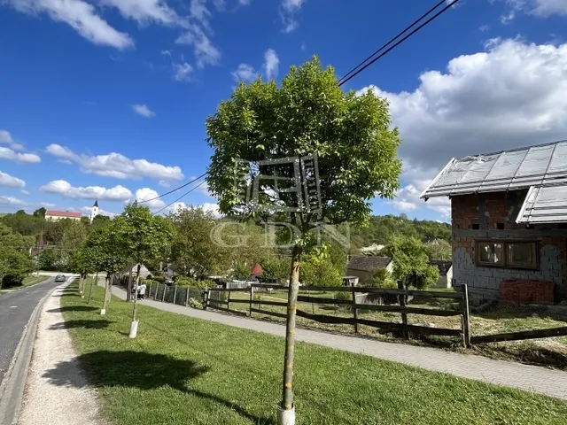 Eladó telek Gyermely 822 nm