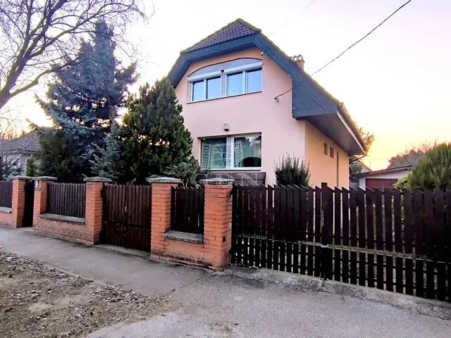 Eladó ház Budapest XVIII. kerület, Szemeretelep 230 nm