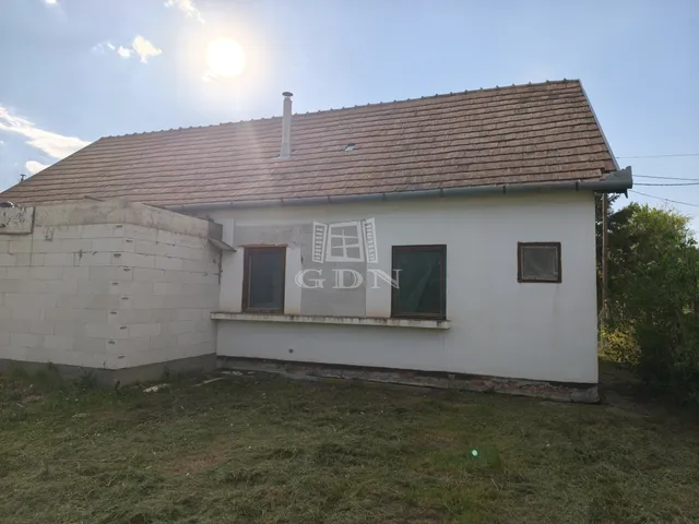Eladó ház Tass 80 nm