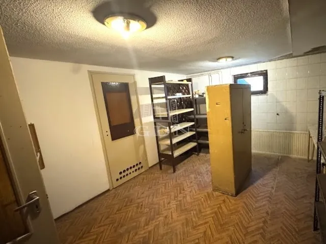 Eladó kereskedelmi és ipari ingatlan Budapest XXII. kerület, Budafok 140 nm