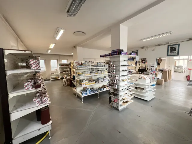 Eladó kereskedelmi és ipari ingatlan Törökbálint 162 nm