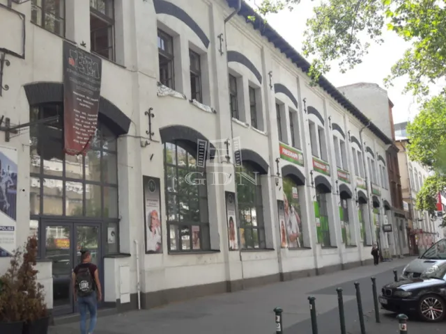 Eladó kereskedelmi és ipari ingatlan Budapest XIII. kerület, Lőportárdűlő 1665 nm