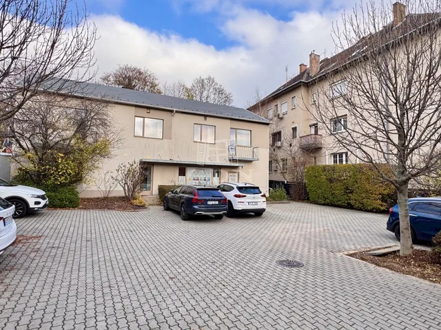 Kiadó kereskedelmi és ipari ingatlan Budapest XI. kerület, Gellérthegy 143 nm