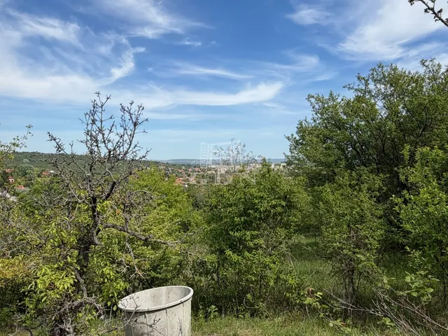 Eladó telek Budapest III. kerület 1417 nm