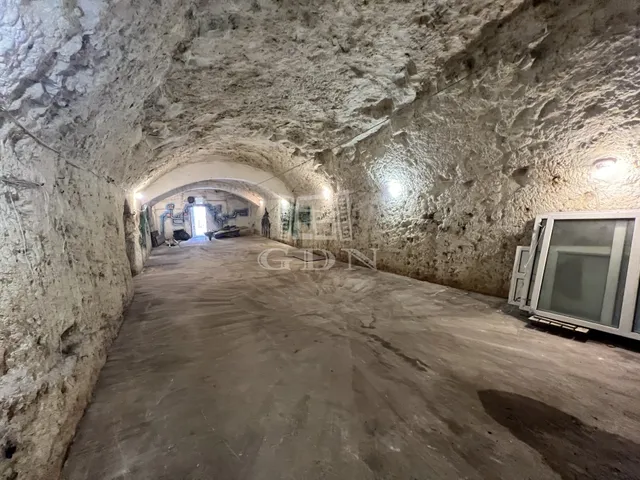 Kiadó kereskedelmi és ipari ingatlan Budapest XXII. kerület, Budafok 120 nm