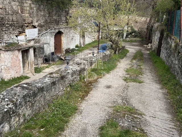 Kiadó kereskedelmi és ipari ingatlan Budapest XXII. kerület, Budafok 250 nm