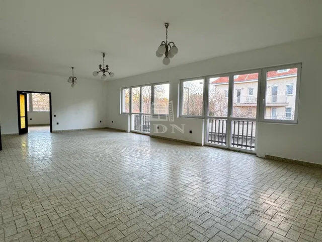 Eladó kereskedelmi és ipari ingatlan Budapest XXII. kerület 207 nm