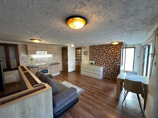 Eladó lakás Vác, Deákvár 35 nm