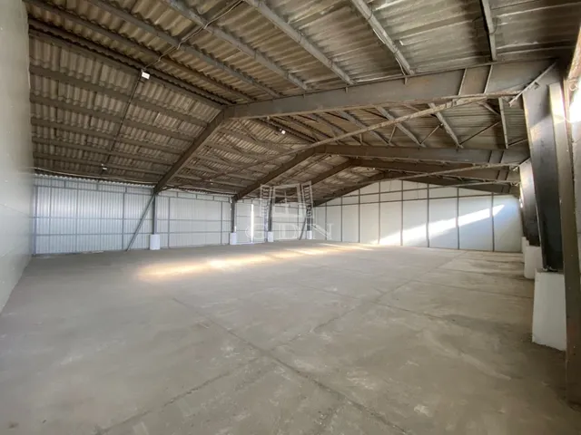 Kiadó kereskedelmi és ipari ingatlan Vác 192 nm