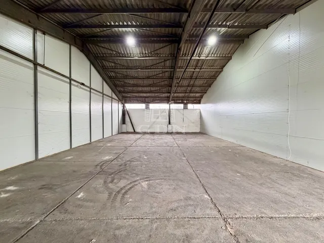 Kiadó kereskedelmi és ipari ingatlan Vác 192 nm